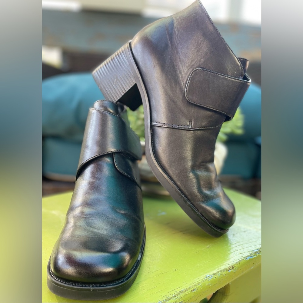Vintage Block Heel Square Toe Black Megan Monk Ankle Bootie  Size 9.5 NWT